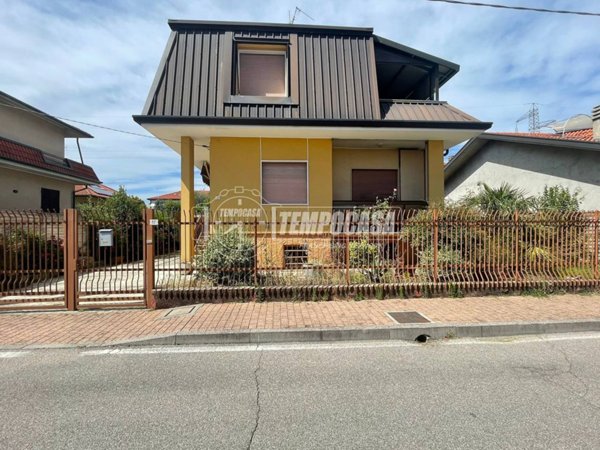 casa indipendente in vendita a Toscolano-Maderno in zona Maderno