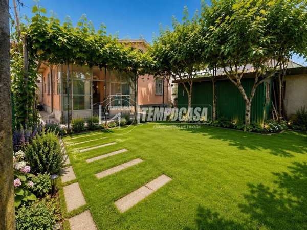 casa indipendente in vendita a Toscolano-Maderno in zona Maderno