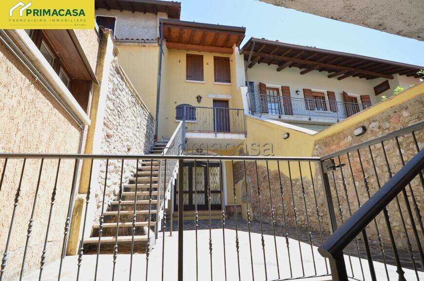 appartamento in vendita a Toscolano-Maderno in zona Maclino