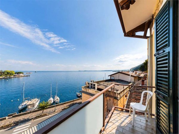 intera palazzina in vendita a Toscolano-Maderno in zona Maclino