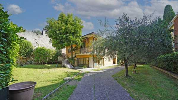casa indipendente in vendita a Toscolano-Maderno in zona Maderno