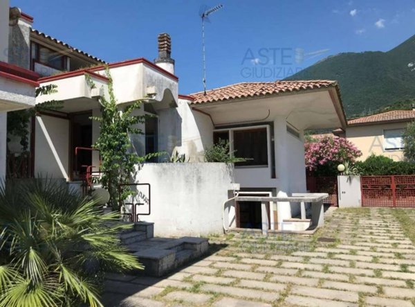 casa indipendente in vendita a Toscolano-Maderno in zona Toscolano