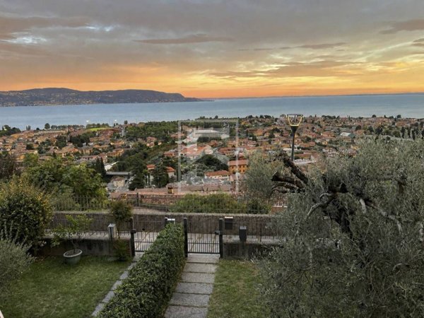 casa indipendente in vendita a Toscolano-Maderno in zona Toscolano