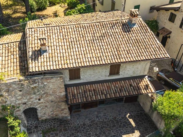 casa indipendente in vendita a Toscolano-Maderno in zona Roina