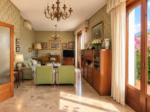 casa indipendente in vendita a Toscolano-Maderno in zona Maderno