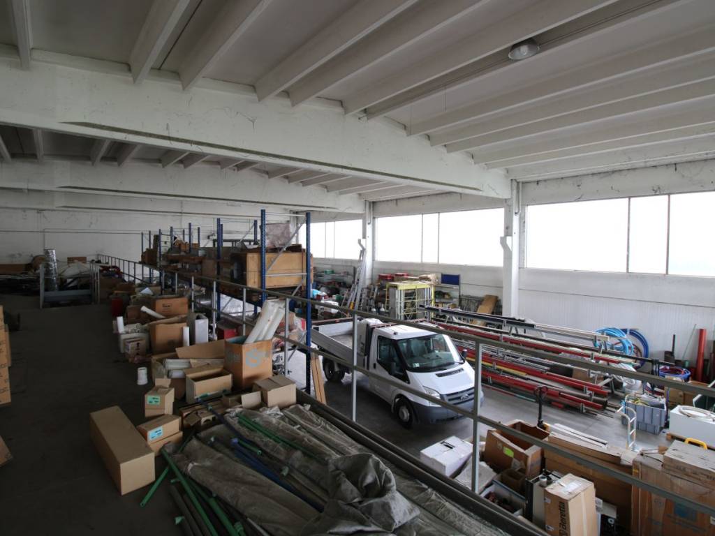 locale di sgombero in vendita a Travagliato