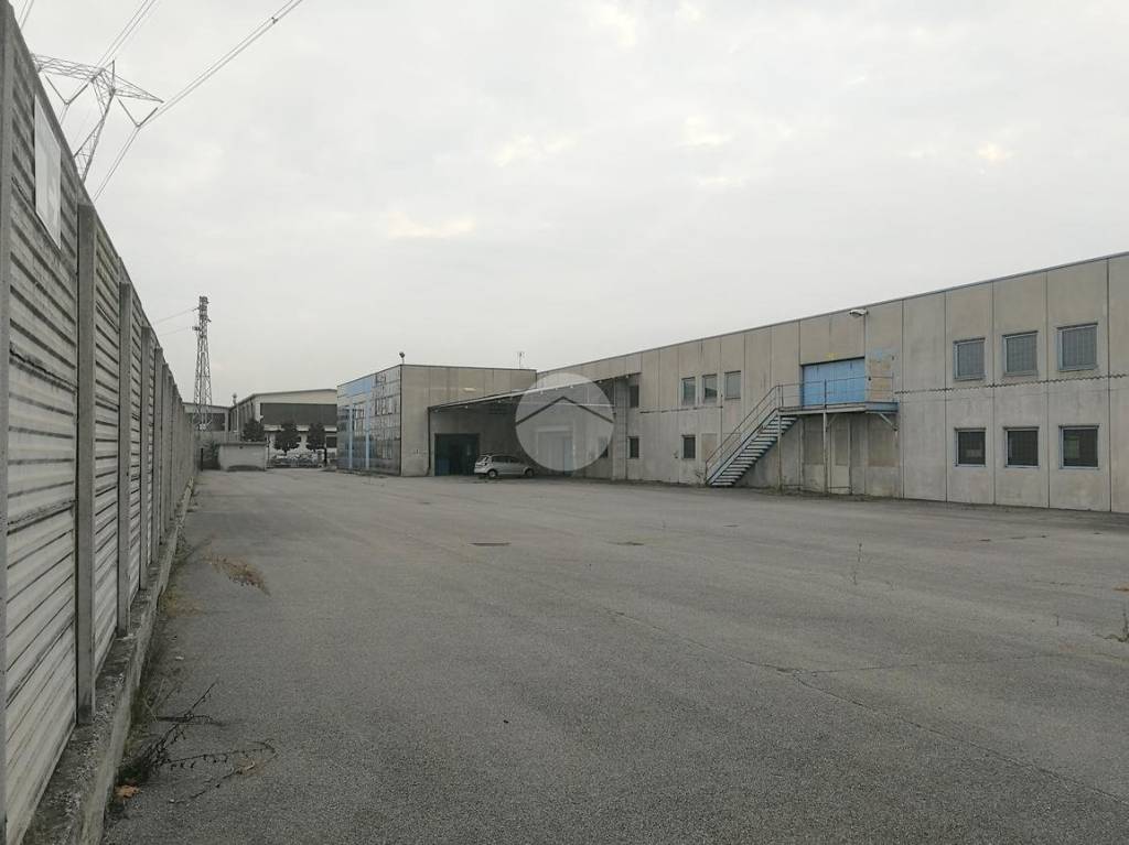capannone in vendita a Travagliato