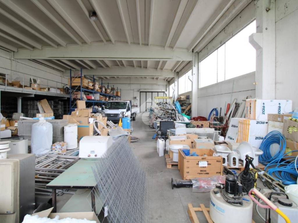 locale commerciale in vendita a Travagliato