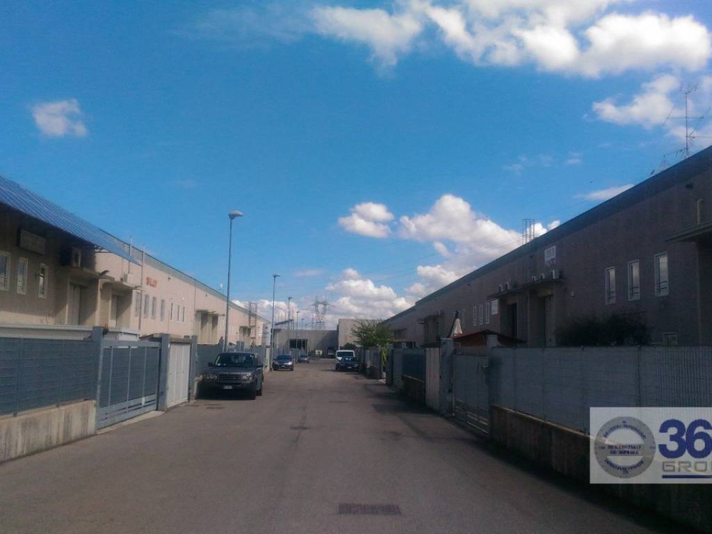 locale commerciale in vendita a Travagliato