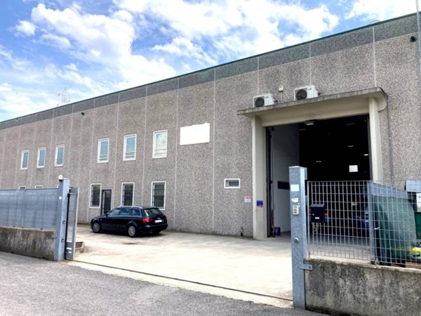 locale commerciale in vendita a Travagliato