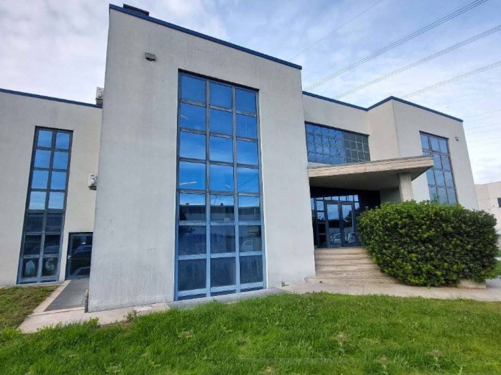 locale commerciale in vendita a Travagliato
