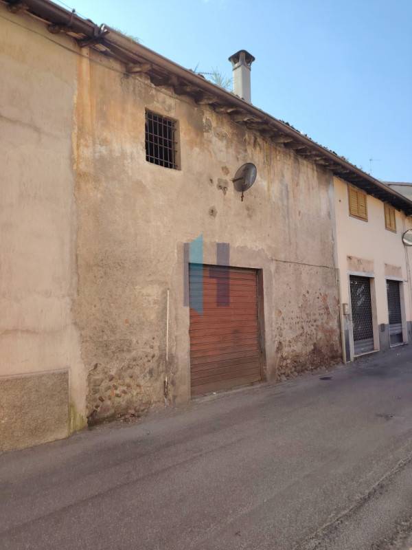 locale di sgombero in vendita a Travagliato