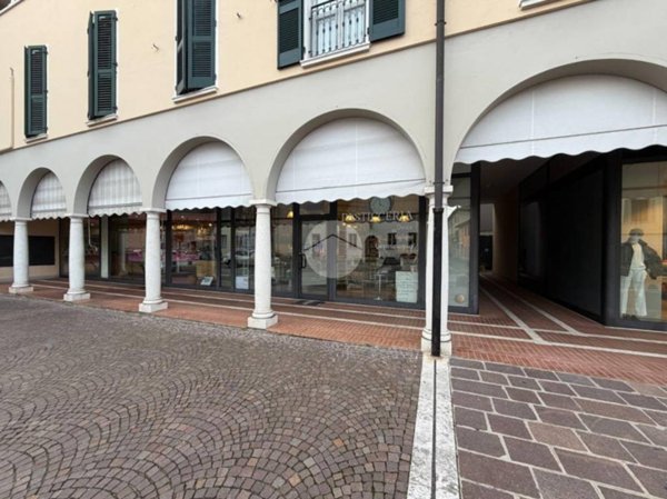 negozio in vendita a Travagliato