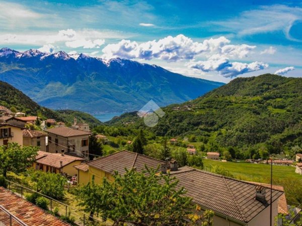 casa indipendente in vendita a Tremosine sul Garda in zona Vesio
