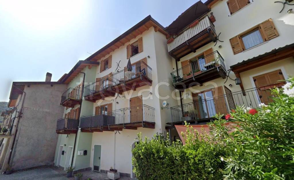 appartamento in vendita a Tremosine sul Garda in zona Voiandes