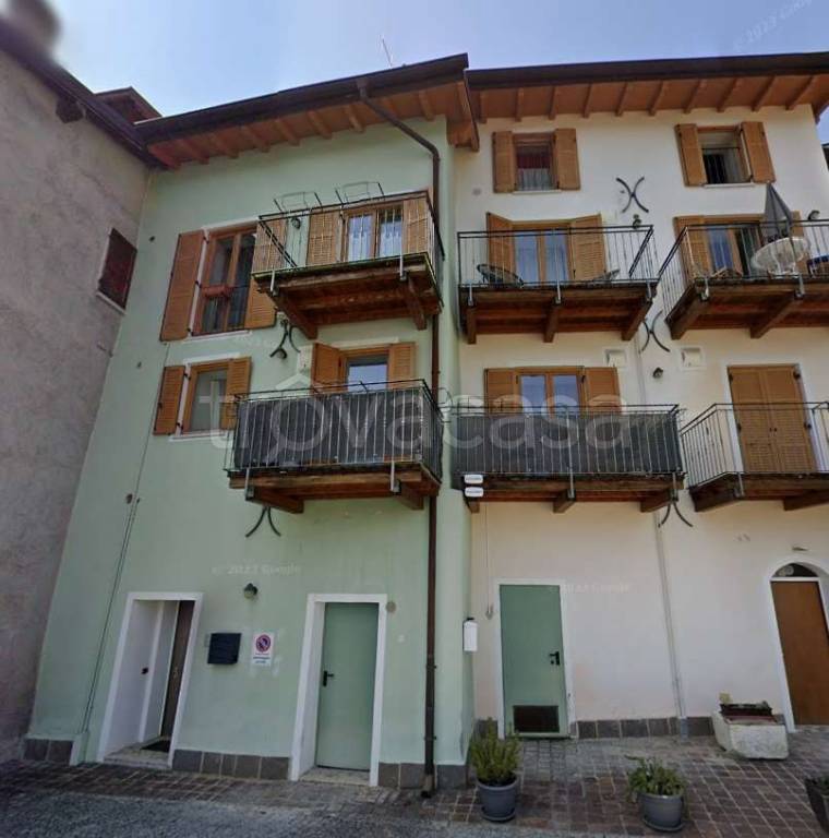 appartamento in vendita a Tremosine sul Garda in zona Voiandes