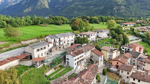 casa indipendente in vendita a Tremosine sul Garda in zona Vesio