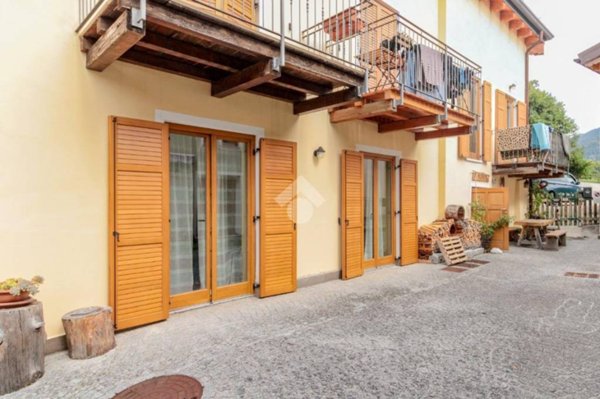 appartamento in vendita a Tremosine sul Garda in zona Voiandes