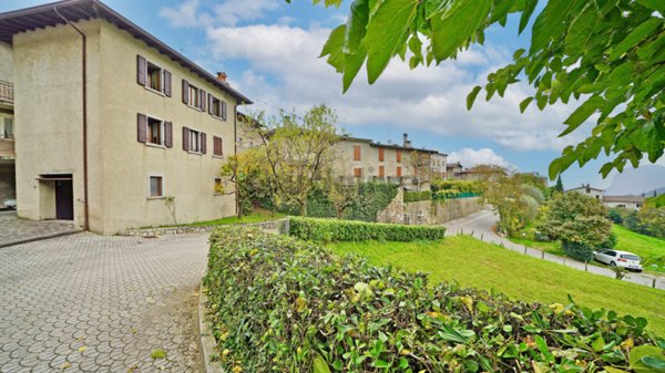 casa indipendente in vendita a Tremosine sul Garda in zona Voltino