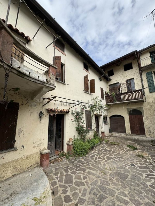 casa semindipendente in vendita a Tremosine sul Garda in zona Pieve
