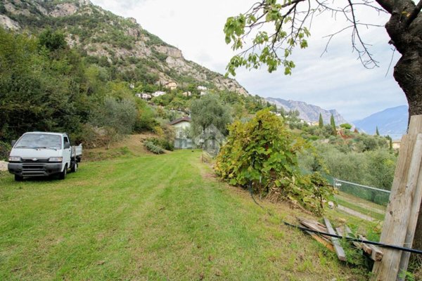 terreno edificabile in vendita a Tremosine sul Garda in zona Bassanega