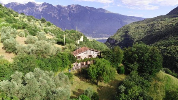 appartamento in vendita a Tremosine sul Garda in zona Pregasio