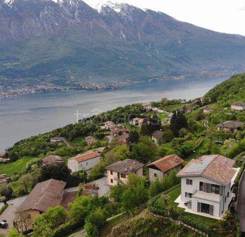 negozio in vendita a Tremosine sul Garda in zona Bassanega