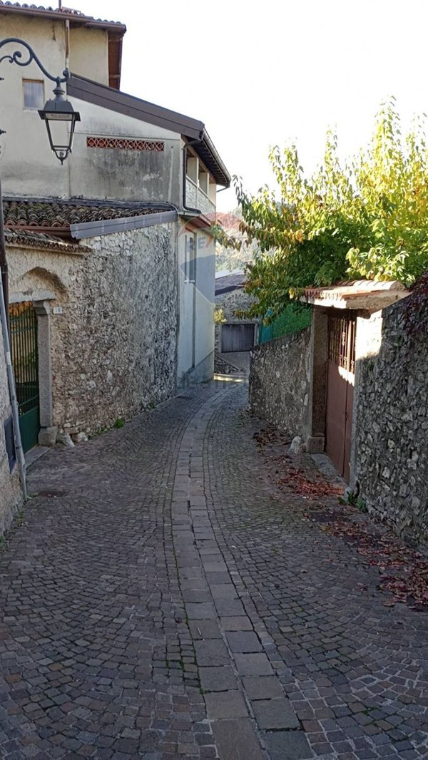 casale in vendita a Tremosine sul Garda in zona Voltino