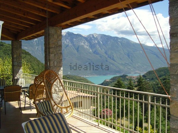 casa indipendente in vendita a Tremosine sul Garda in zona Vesio