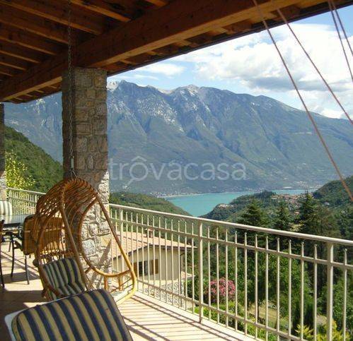 casa indipendente in vendita a Tremosine sul Garda in zona Vesio