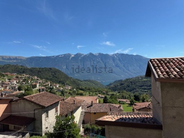 casa indipendente in vendita a Tremosine sul Garda in zona Vesio