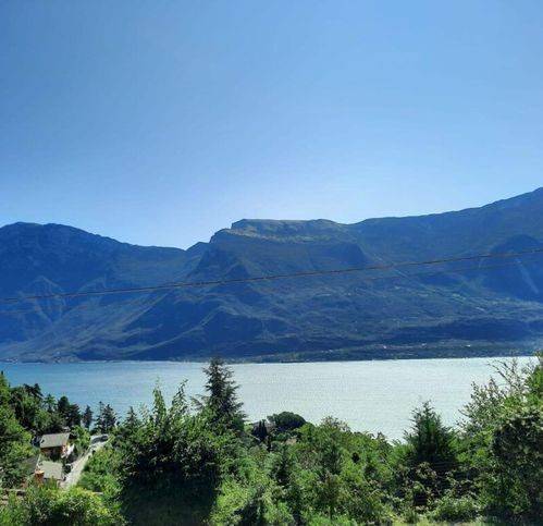 casa indipendente in vendita a Tremosine sul Garda in zona Bassanega