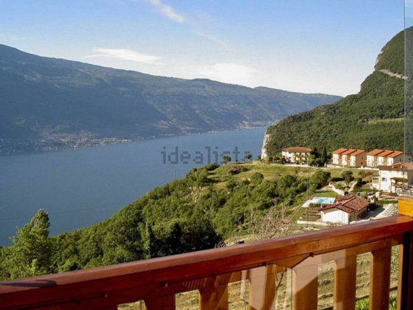 appartamento in vendita a Tremosine sul Garda in zona Pregasio