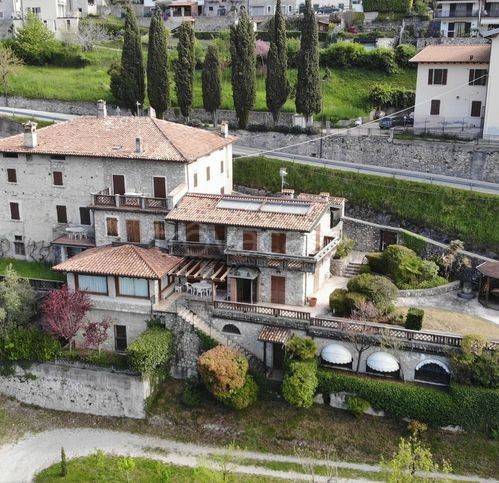 casa indipendente in vendita a Tremosine sul Garda in zona Vesio