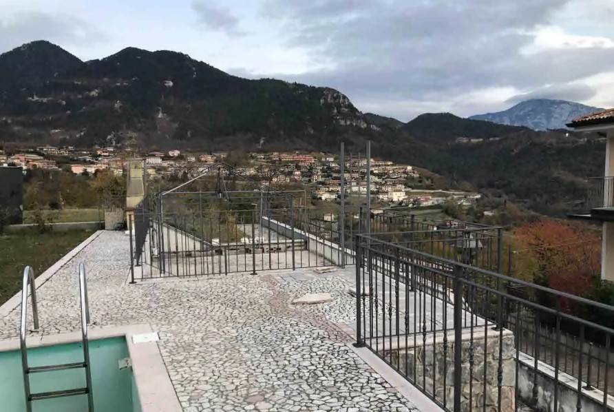 appartamento in vendita a Tremosine sul Garda in zona Voiandes