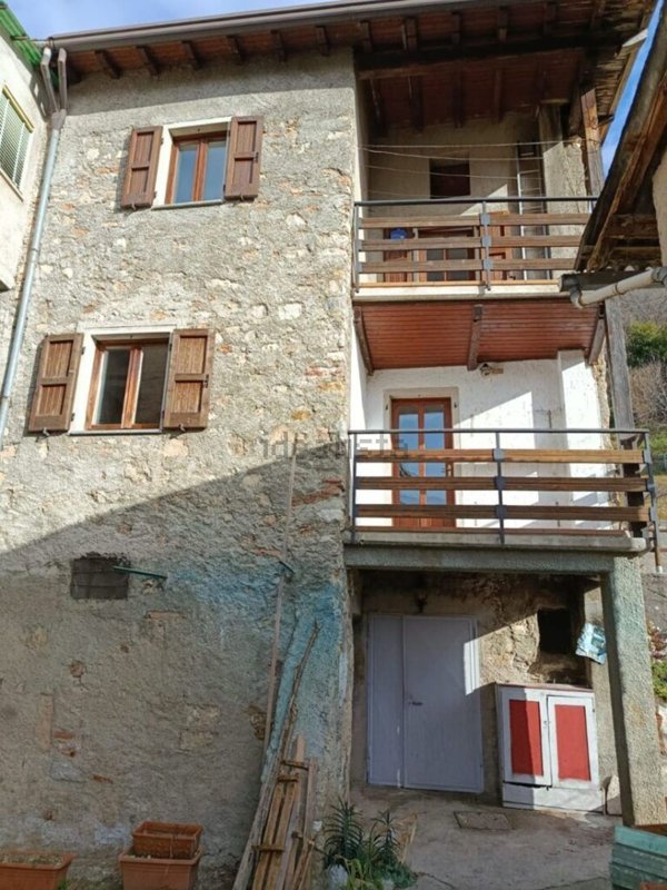 quadrivano in vendita a Tremosine sul Garda in zona Sermerio
