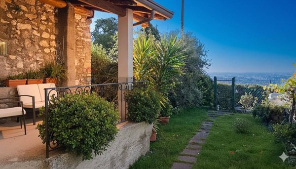 casale in vendita a Tremosine sul Garda in zona Voltino