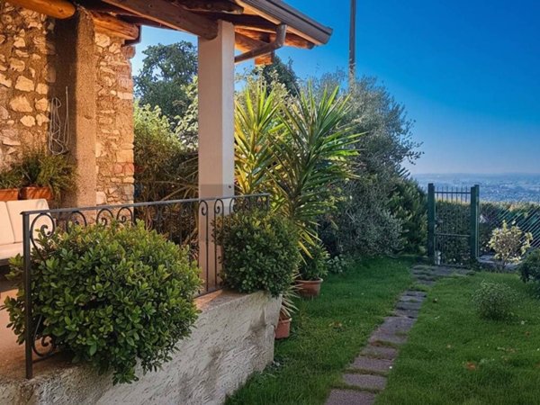 casale in vendita a Tremosine sul Garda in zona Voltino