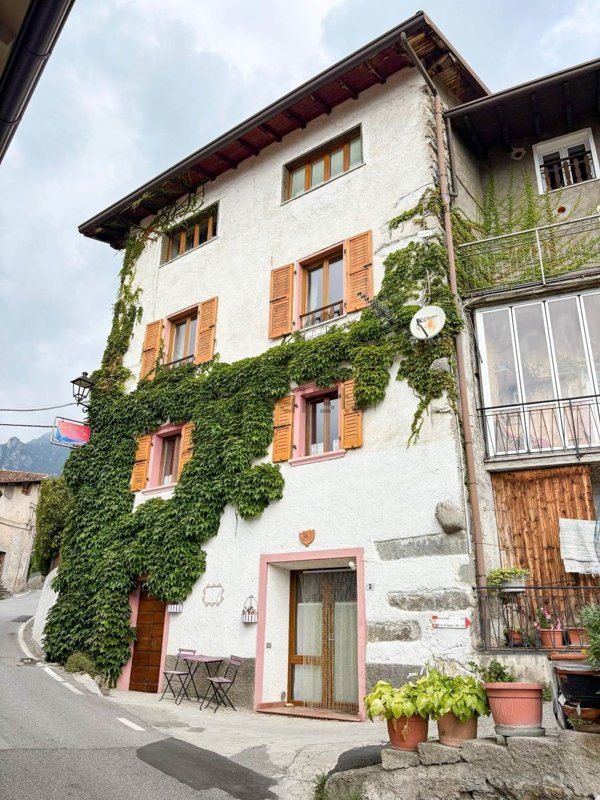 appartamento in vendita a Tremosine sul Garda in zona Sermerio