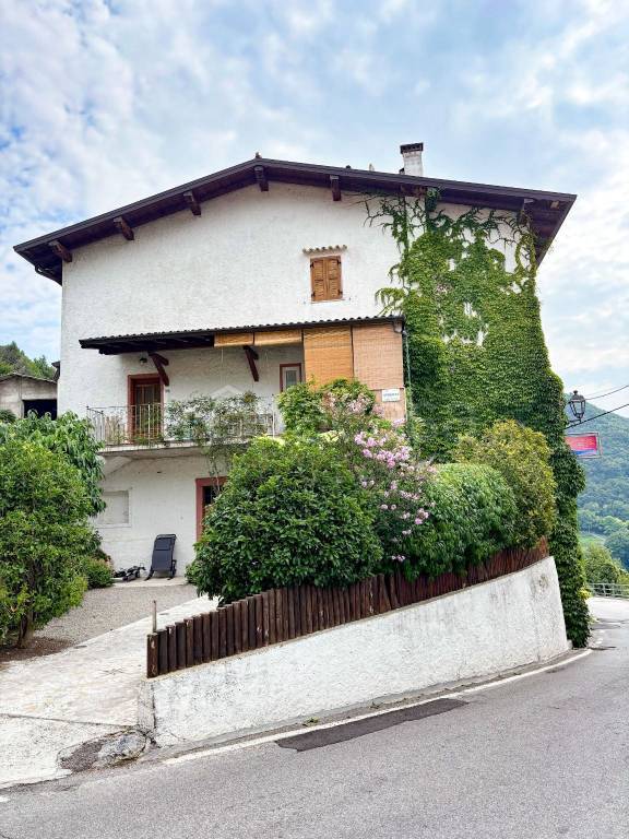 appartamento in vendita a Tremosine sul Garda in zona Sermerio