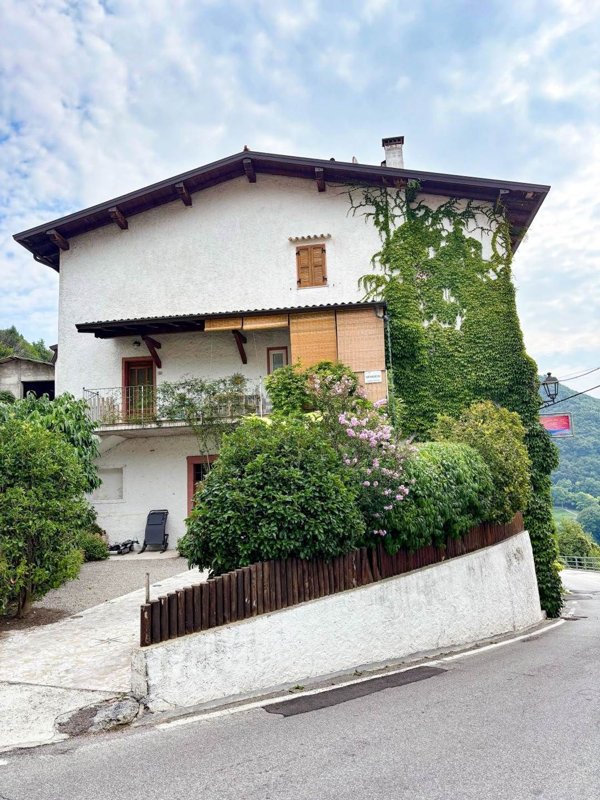 appartamento in vendita a Tremosine sul Garda in zona Sermerio