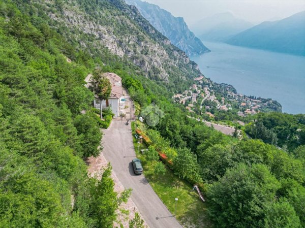 appartamento in vendita a Tremosine sul Garda in zona Bassanega