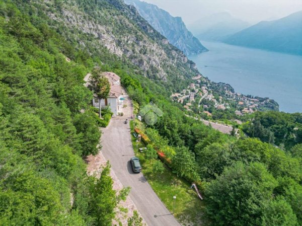 appartamento in vendita a Tremosine sul Garda in zona Bassanega