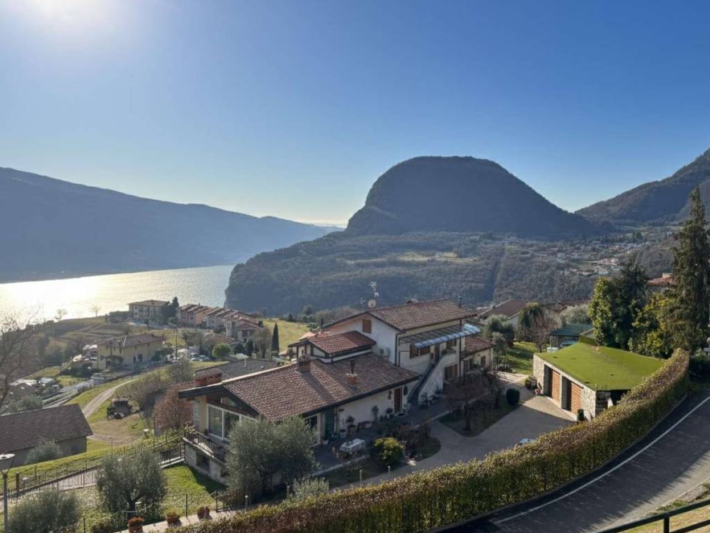 appartamento in vendita a Tremosine sul Garda in zona Pregasio