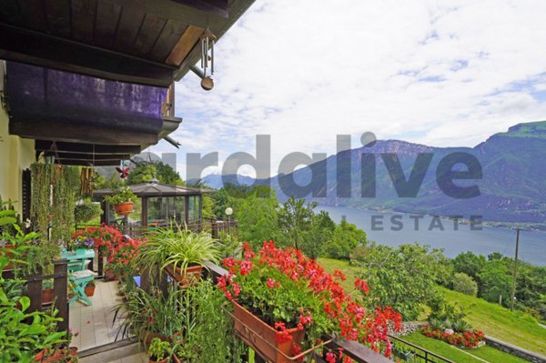 appartamento in vendita a Tremosine sul Garda in zona Ustecchio