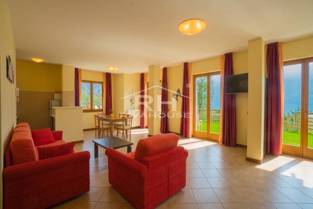 casa indipendente in vendita a Tremosine sul Garda in zona Campione