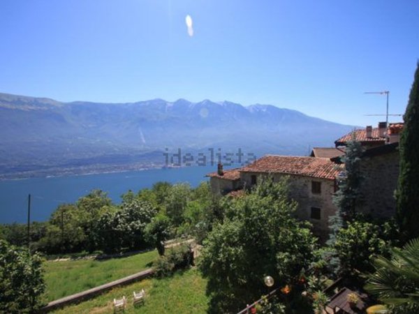 appartamento in vendita a Tremosine sul Garda in zona Ustecchio