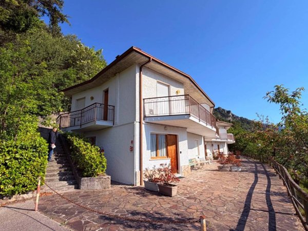 casa indipendente in vendita a Tremosine sul Garda in zona Ustecchio
