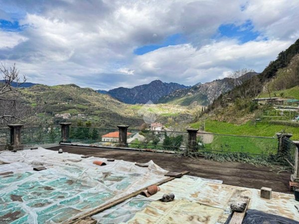 casa indipendente in vendita a Tremosine sul Garda in zona Voltino