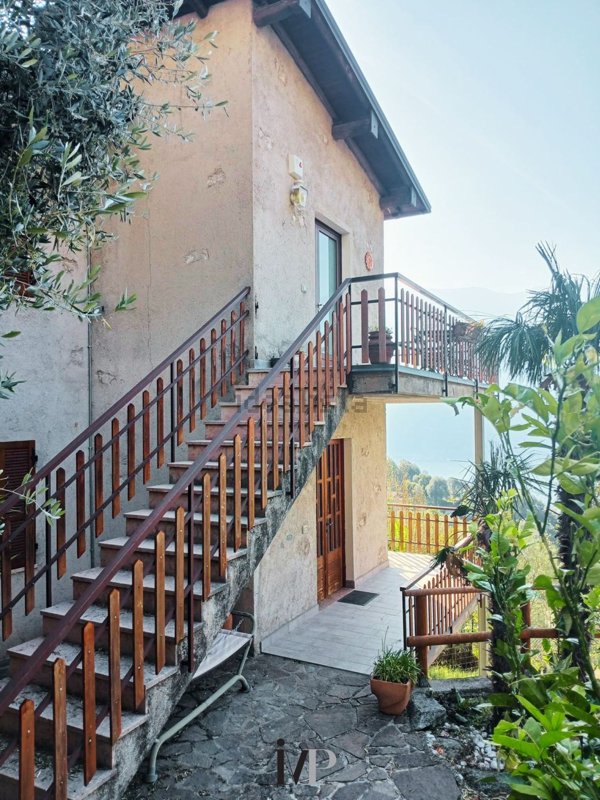 quadrivano in vendita a Tremosine sul Garda in zona Bassanega